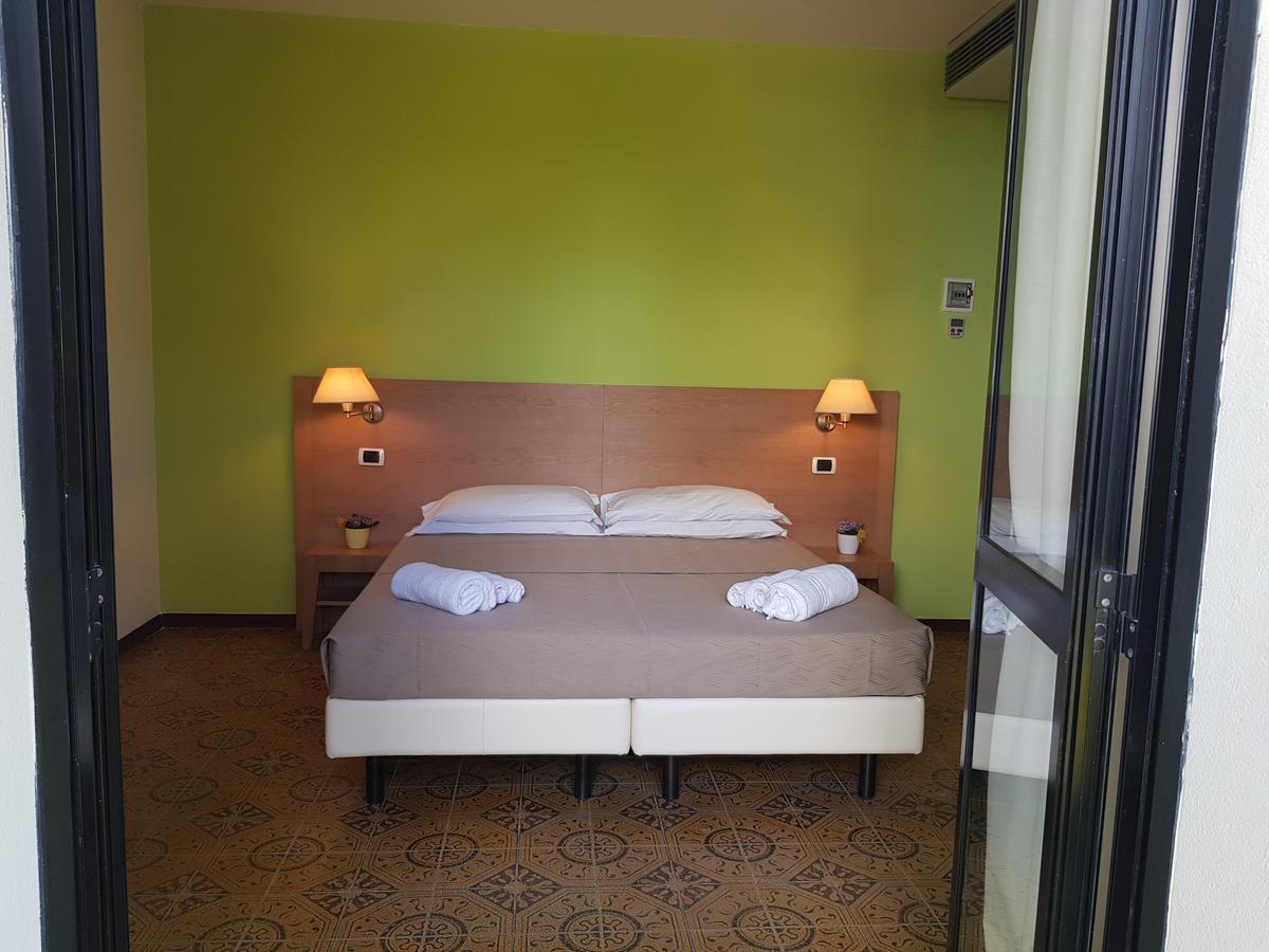 Hotel Bologna Rimini Buitenkant foto